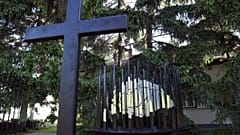 A trianoni békediktátum 100. évfordulója alkalmából állított emlékmű a pestszentlőrinci Hargita tér 4. számú ingatlan udvarán a felavatás napján, 2020. június 3-án.