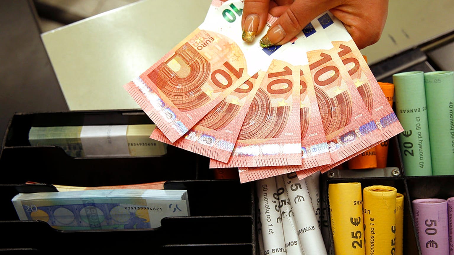 Οι πρώτες εκταμιεύσεις αναμένονται τις επόμενες εβδομάδες