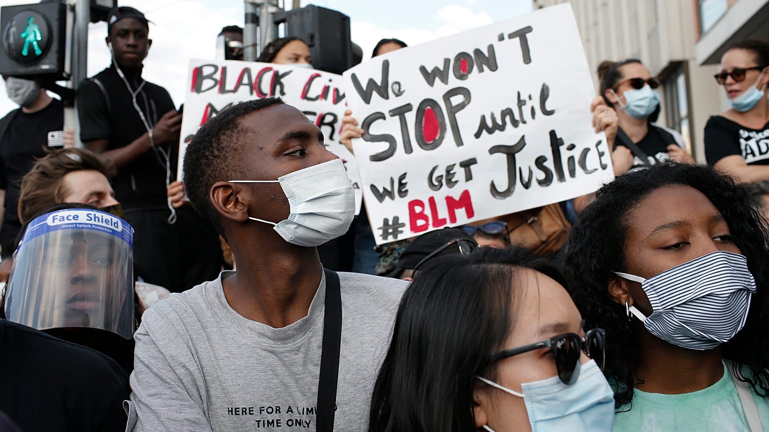 Seit über einer Woche protestieren Menschen in den USA, Europa und Afrika gegen Rassismus und Polizeigewalt.