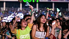 Fans bei einem K-Pop-Konzert in Hanoi, Vietnam, 26. November 2019. 