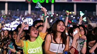Fans bei einem K-Pop-Konzert in Hanoi, Vietnam, 26. November 2019. 