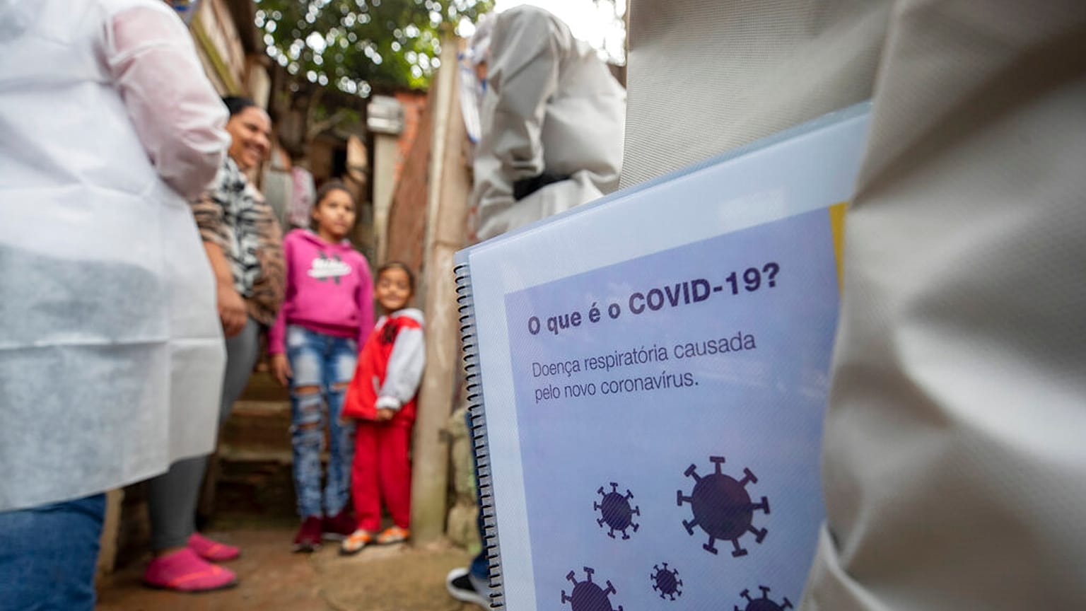 Médicos Sem Fronteiras visitam favelas em São Paulo numa campanha ligada à Covid-19