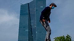 Csaknem megduplázta gazdaságélénkítő csomagját az EKB