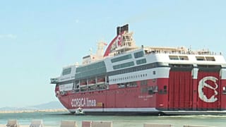 Le "Danielle Casanova" a embarqué 1000 personnes à Tunis, direction Marseille.