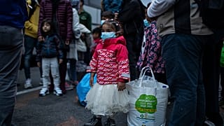  Refugees waiting in line
