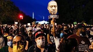 Floyd: Stati Uniti in piazza e Trump minimizza