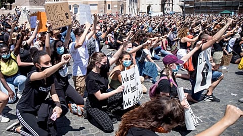 Les manifestants romains, contre le racisme.