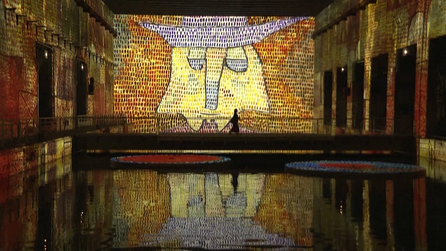 Denizaltı üssü, dünyanın en büyük dijital sanat galerisine dönüştürüldü