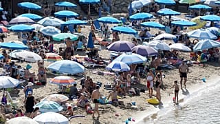 Πλήθος κόσμου στις παραλίες της Κύπρου το τριήμερο - Παραλία Πρωταράς