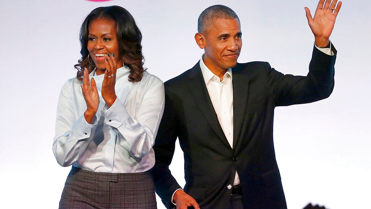 Unter dem Aufmacher "Dear Class of 2020" richten sich die Obamas und andere Stars and die junge Generation und ermutigen sie.