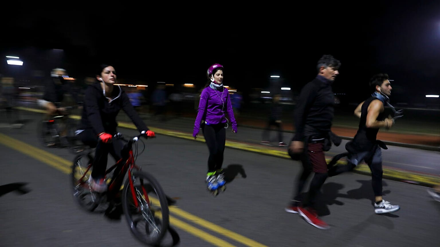 Deportistas disfrutan en Buenos Aires de la autorización para hacer deporte al aire libre