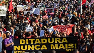 Ezrek tütettek a brazil elnök ellen a hétvégén