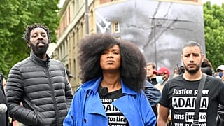 Assa Traoré, soeur du jeune noir Adama mort après une interpellation, photographiée à Paris le 9 juin 2020