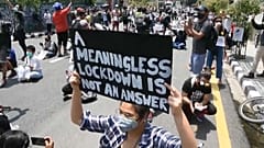 Катманду: полиция разогнала манифестацию против карантина