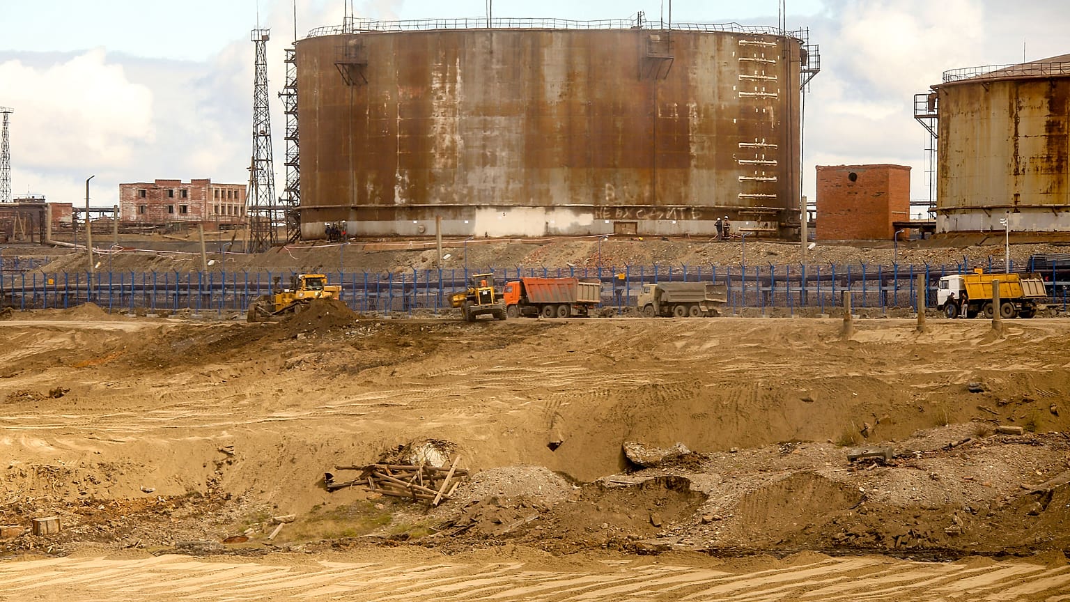 Norilsk enerji santralinin yakıt deposu