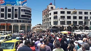 سوريون في السويداء يتظاهرون ضدّ النظام واحتجاجاً على الحالة الاقتصادية