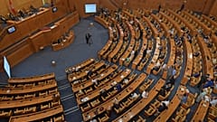 أعضاء البرلمان التونسي يتداولون النقاش يوم 2020/06/03