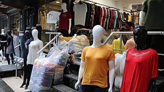 Güngören'de tekstil dükkanları yeniden kapılarını açtı