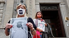 Members of an association of relatives of coronavirus victims filed a complaint with prosecutors seeking responsibility for the deaths of their loved ones.
