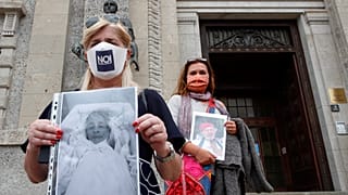 Members of an association of relatives of coronavirus victims filed a complaint with prosecutors seeking responsibility for the deaths of their loved ones.