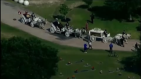 Adiós a Floyd entre protestas