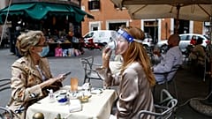 Roma'da bir kafe