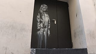 Dal Bataclan all'Abruzzo: il viaggio del 'Banksy trafugato'