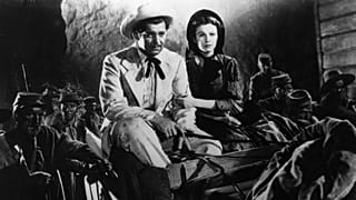 Rhett Butler (Clark Grable) and Scarlett O'Hara (Vivien Leigh) get a first-hand look at the Civil War