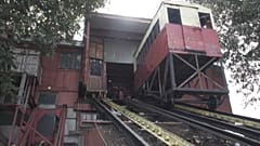 Uno de los ascensores parados por la pandemia de Valparaíso, Chile