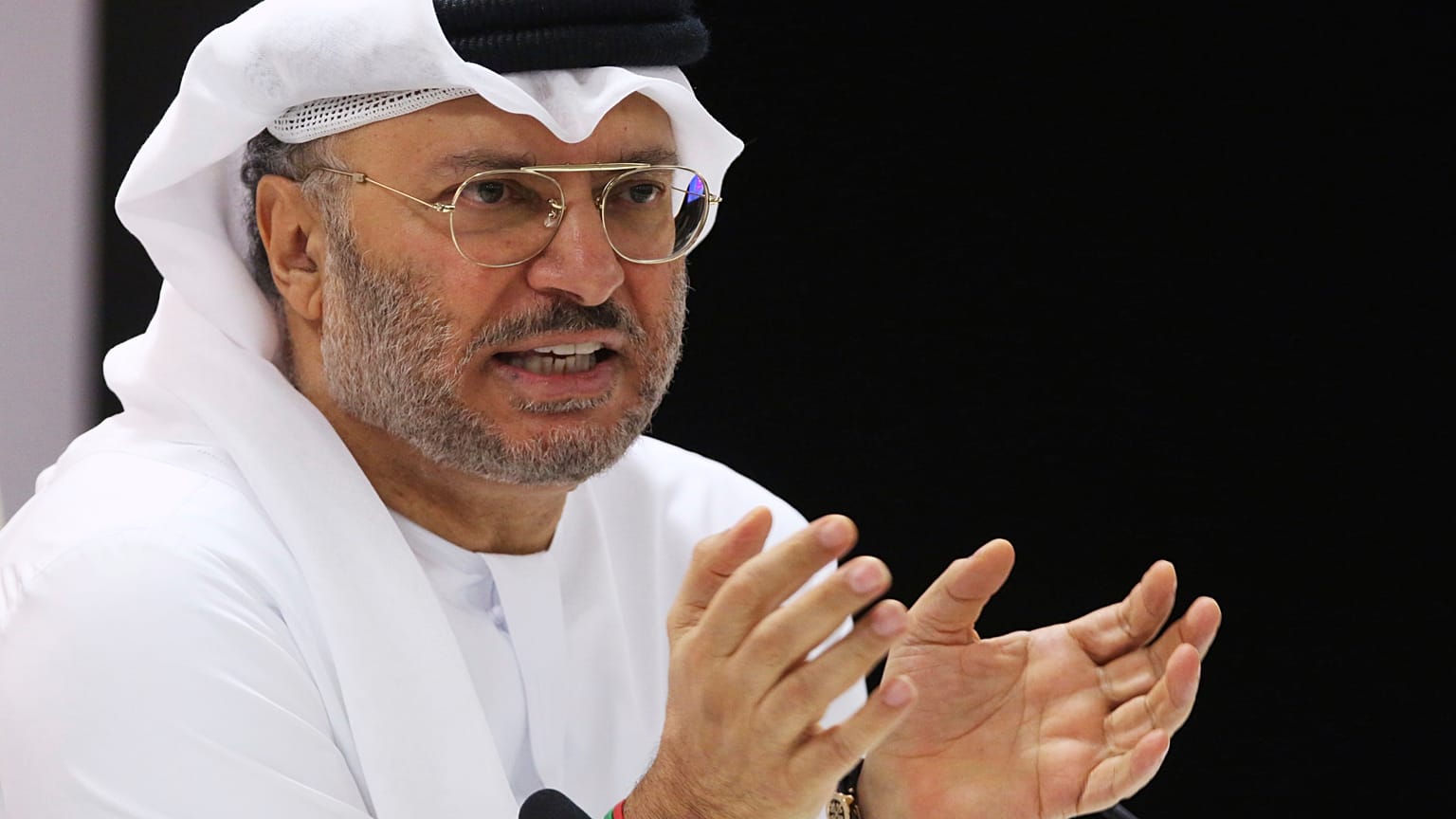  أنور قرقاش المستشار الدبلوماسي للرئيس الإماراتي