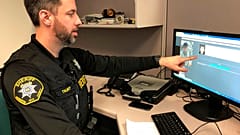 Arcfelismerő program használata a hillsborói rendőrségen, Oregon, USA, 2019