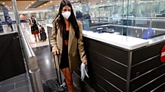 Επιβάτης στο αεροδρόμιο της Λάρνακας