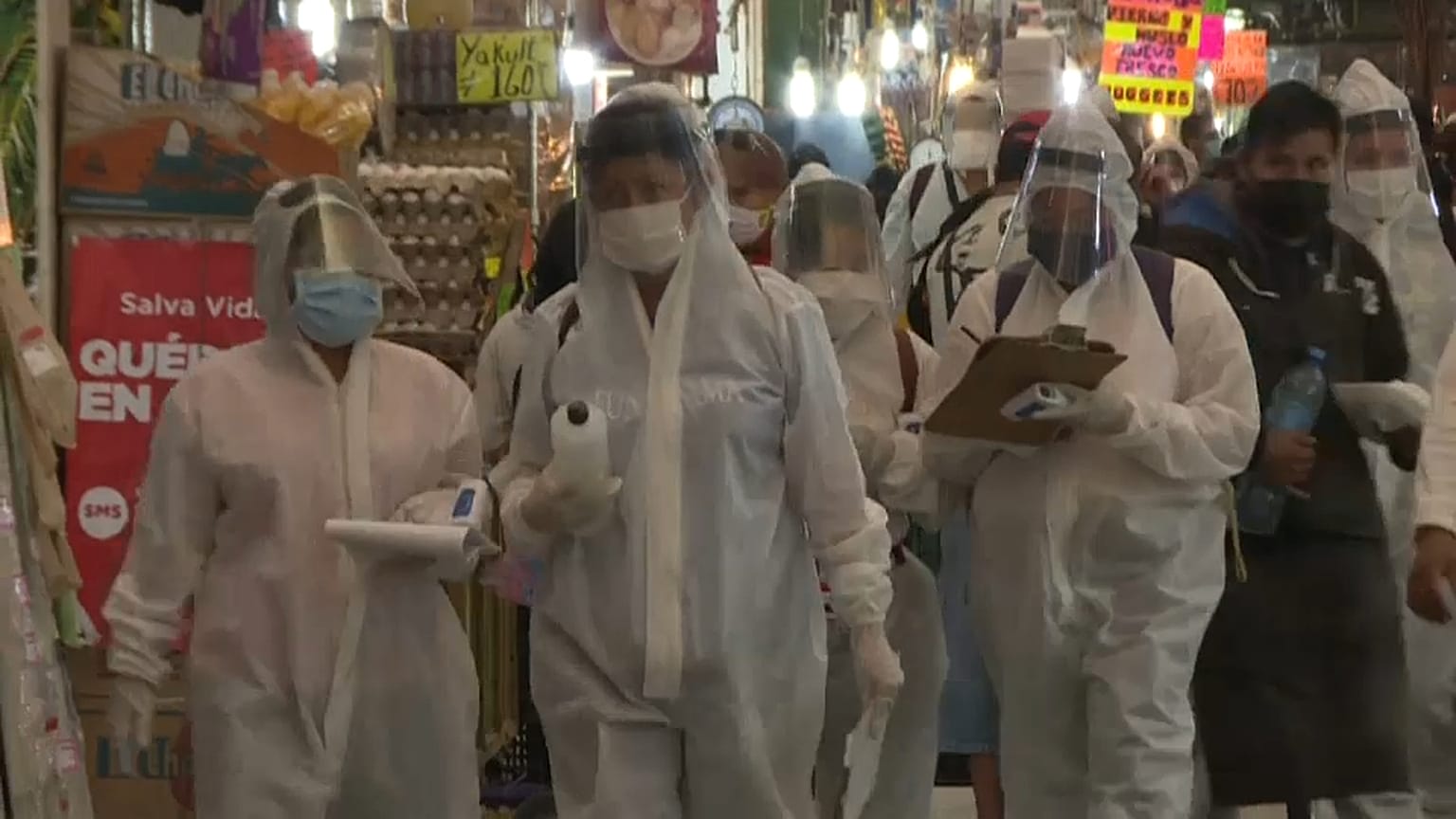 Los servicios médicos realizan pruebas de Covid-19 en el Mercado de Abastos de México D.F.