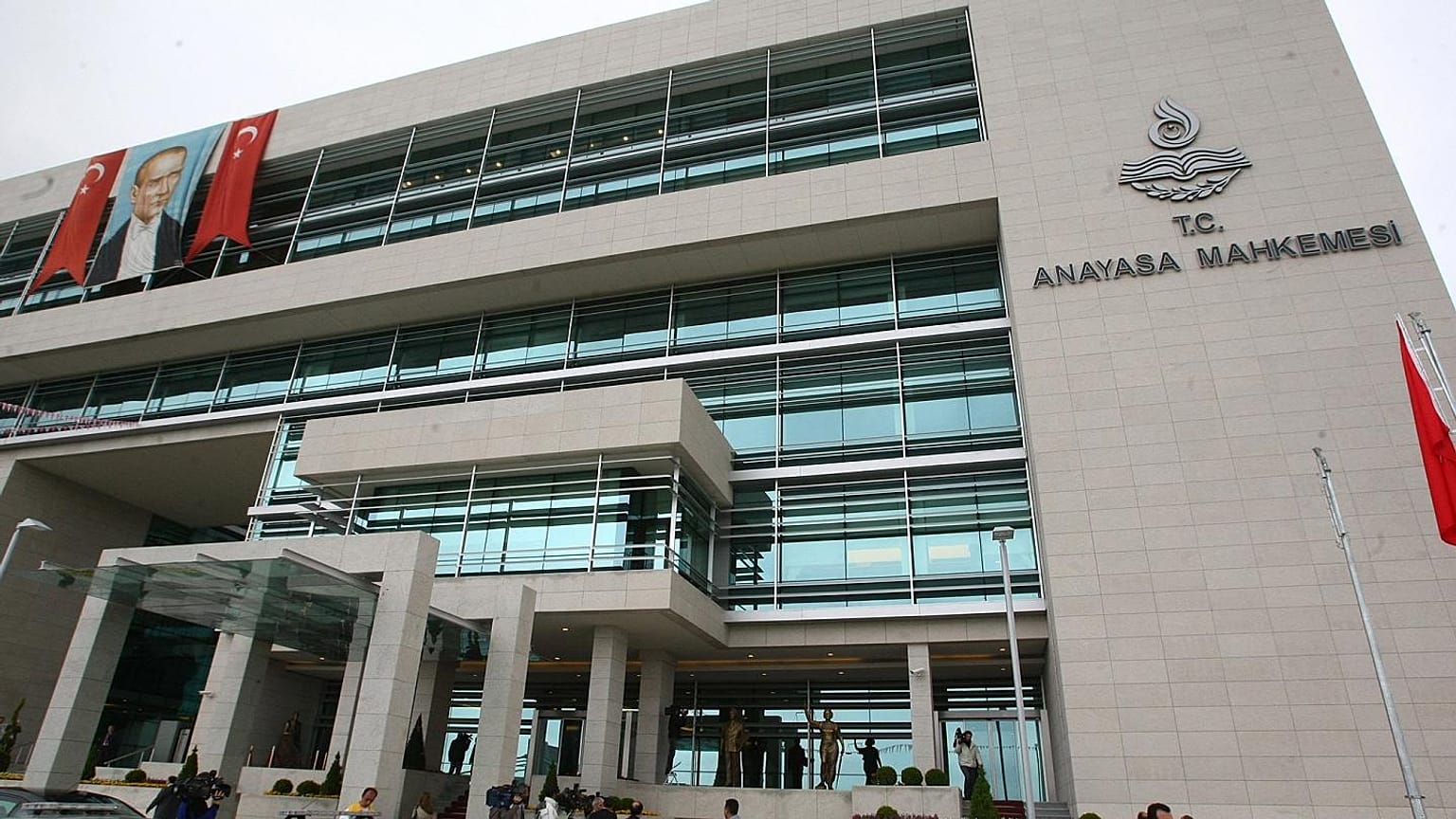 Anayasa Mahkemesi'nden Selahattin Demirtaş ve Eren Erdem kararı