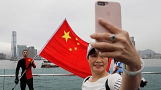 Kína-párti tüntetők Hongkongban
