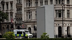 Sous protection, la statue de Winston Churchill à Londres, le 12/06/2020.