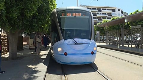In Rabat trägt auch die Straßenbahn eine Schutzmaske - ja, die Straßenbahn