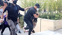 ΕΠΙΘΕΣΗ ΜΕ ΒΙΤΡΙΟΛΙ ΣΤΟΝ ΕΙΣΑΓΓΕΛΕΑ Η 35ΧΡΟΝΗ ΠΟΥ ΣΥΝΕΛΗΦΘΗ