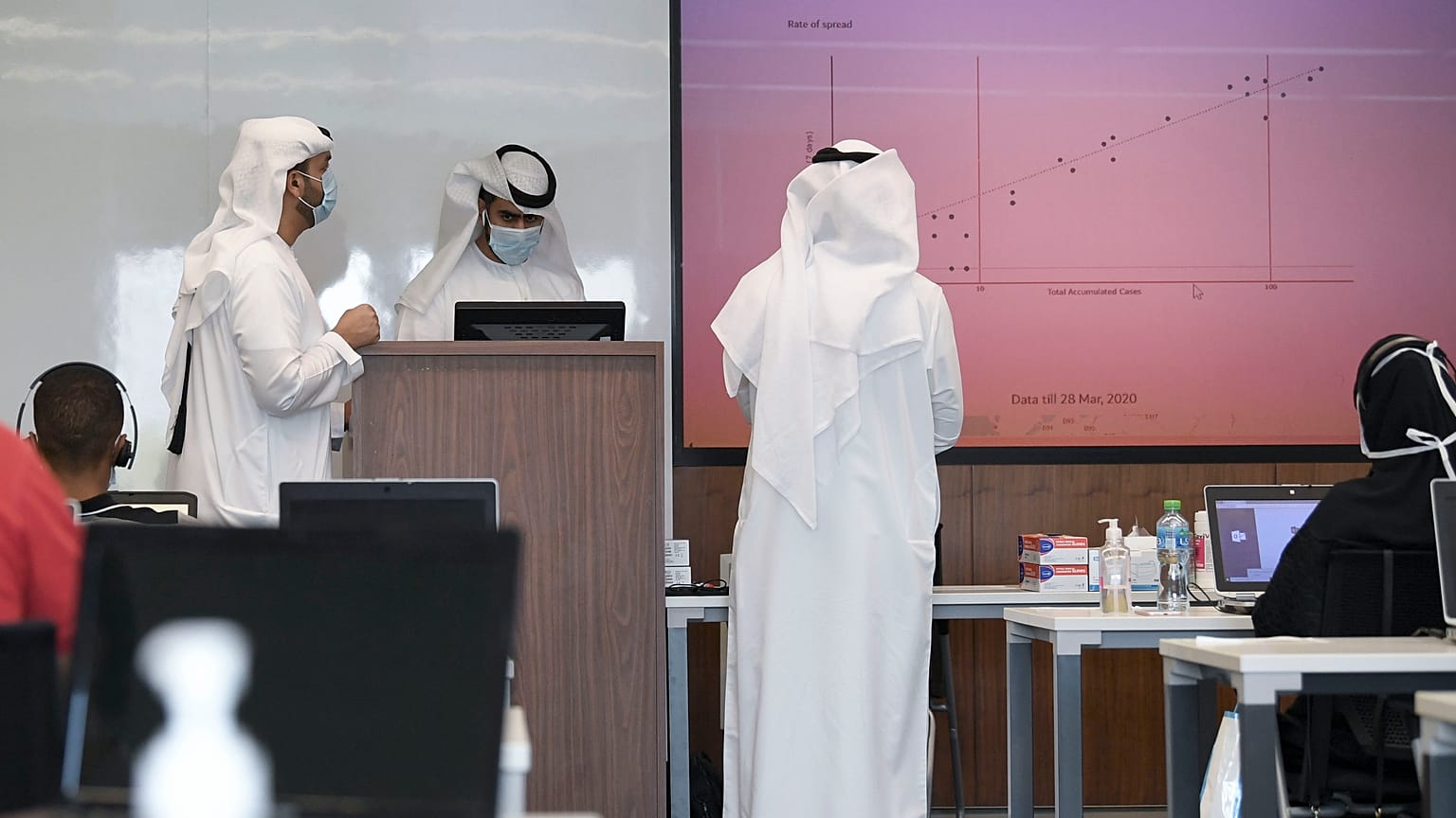 الإمارات تعلن عن إصابات جديدة بفيروس كورونا
