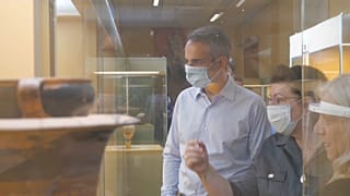 Mitsotakis im Museum in Athen