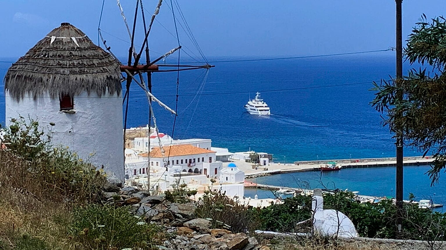 Κατακόρυφη πτώση στις αποδοχές όσων απασχολούνται στον τουρισμό