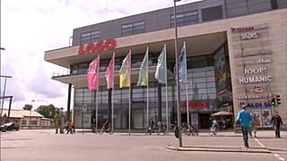 Centros comerciales y estancos, objetivos de los turistas trasnfronterizos