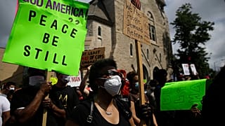 La familia del joven negro que murió tiroteado por la policía en Atlanta pide paz