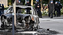 Vehículo calcinado en Dijon, Francia