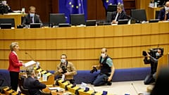رئيسة المفوضية الأوروبية أرسولا فان دير لاين خلال إلقاءها كلمة تحت قبة البرلمان في بروكسل - 2020/05/27