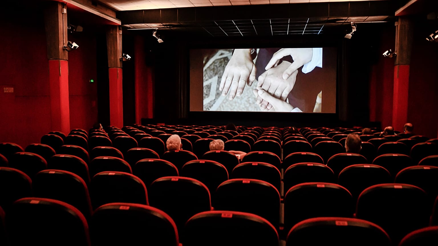 دور السينما في إيطاليا تستقبل عشاق الفن السابع بعد إغلاق قسري فرضه وباء كورونا