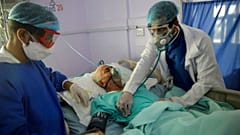 یک بیمار مبتلا به «کووید ۱۹»
