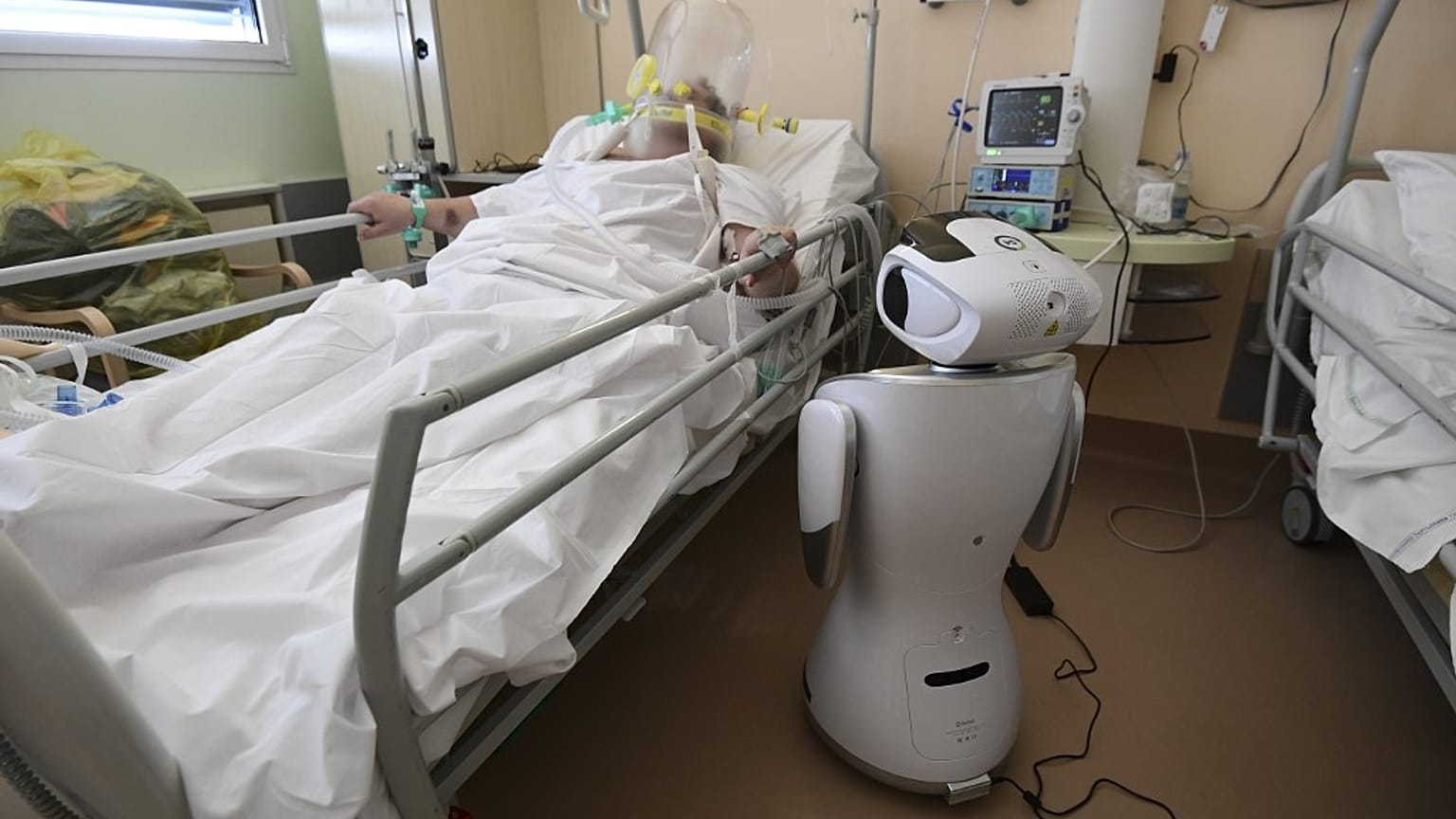 Covid-19: non cala l'allarme a Pechino e in Brasile. Ma arriva un nuovo farmaco