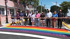 Key West: Regenbogen als Zebrastreifen