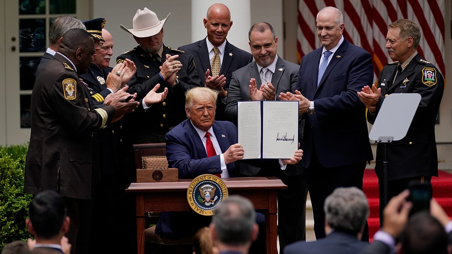 ABD Başkanı Donald Trump, "polis reformu" adı verilen bir başkanlık kararnamesi imzaladı